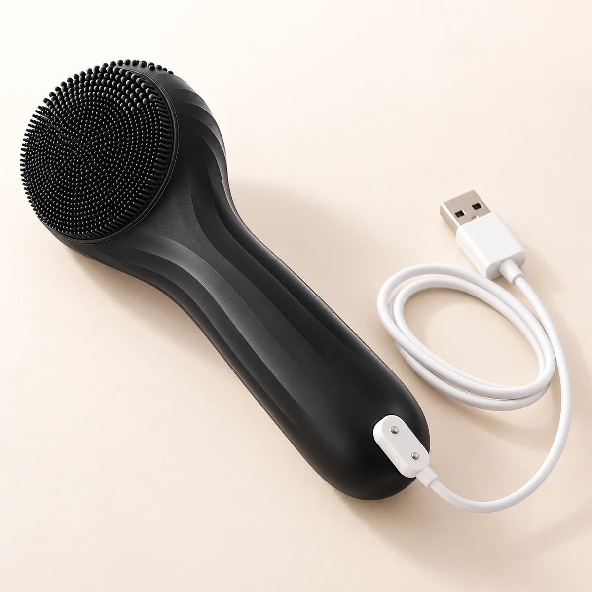 Cepillo sónico facial con su cable de carga magnética USB
