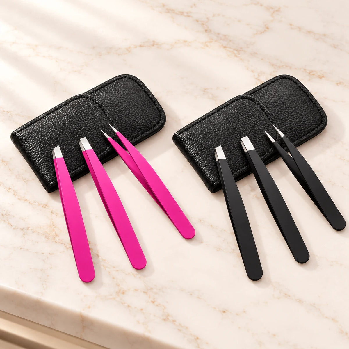 Set de pinzas de cejas en rosa y en negro con sus fundas