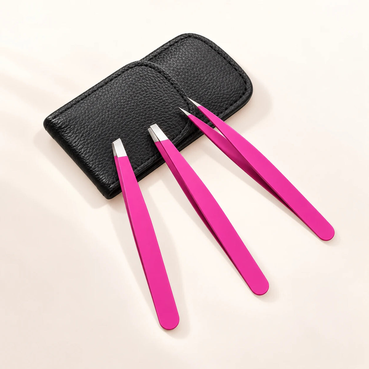 Set de 3 pinzas de cejas rosas con funda negra